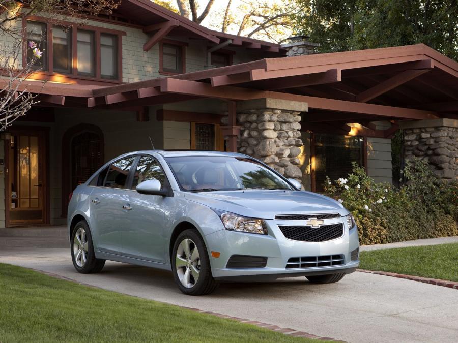  Chevrolet Cruze 2010 года  (US) (фото 2 из 16)